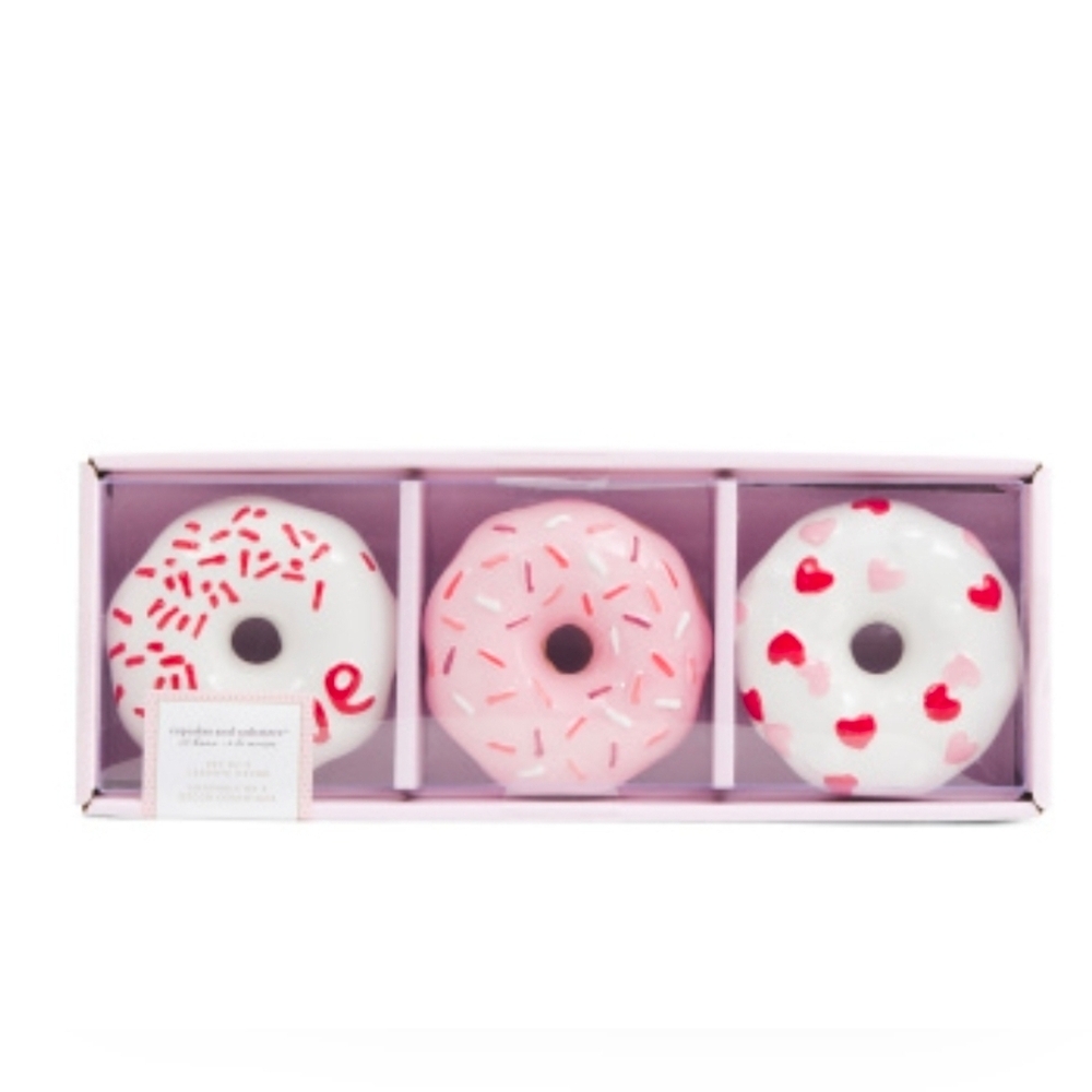 💕▪️Cupcakes & Cashmere ▪️Pink and White Set Of 3 Ceramic  Donut Decor Set